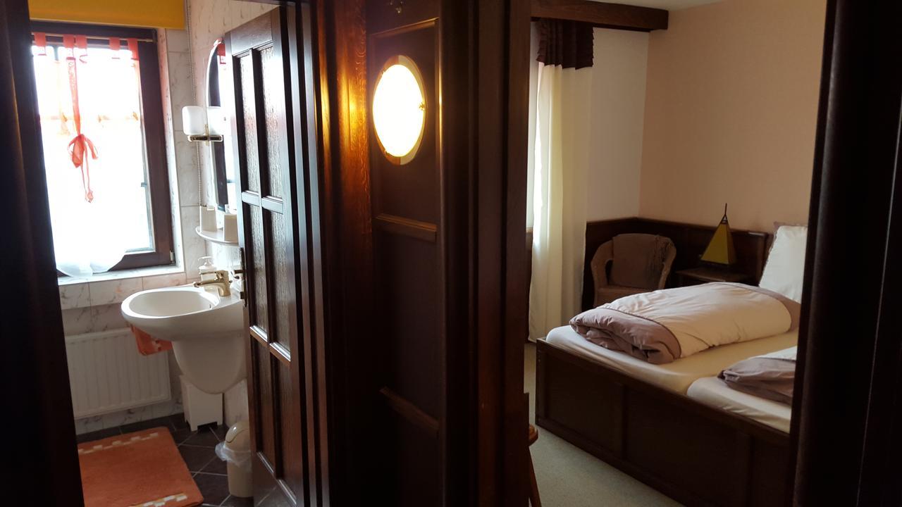 Landhotel Zum Doppeldecker Kirchen  Екстер'єр фото